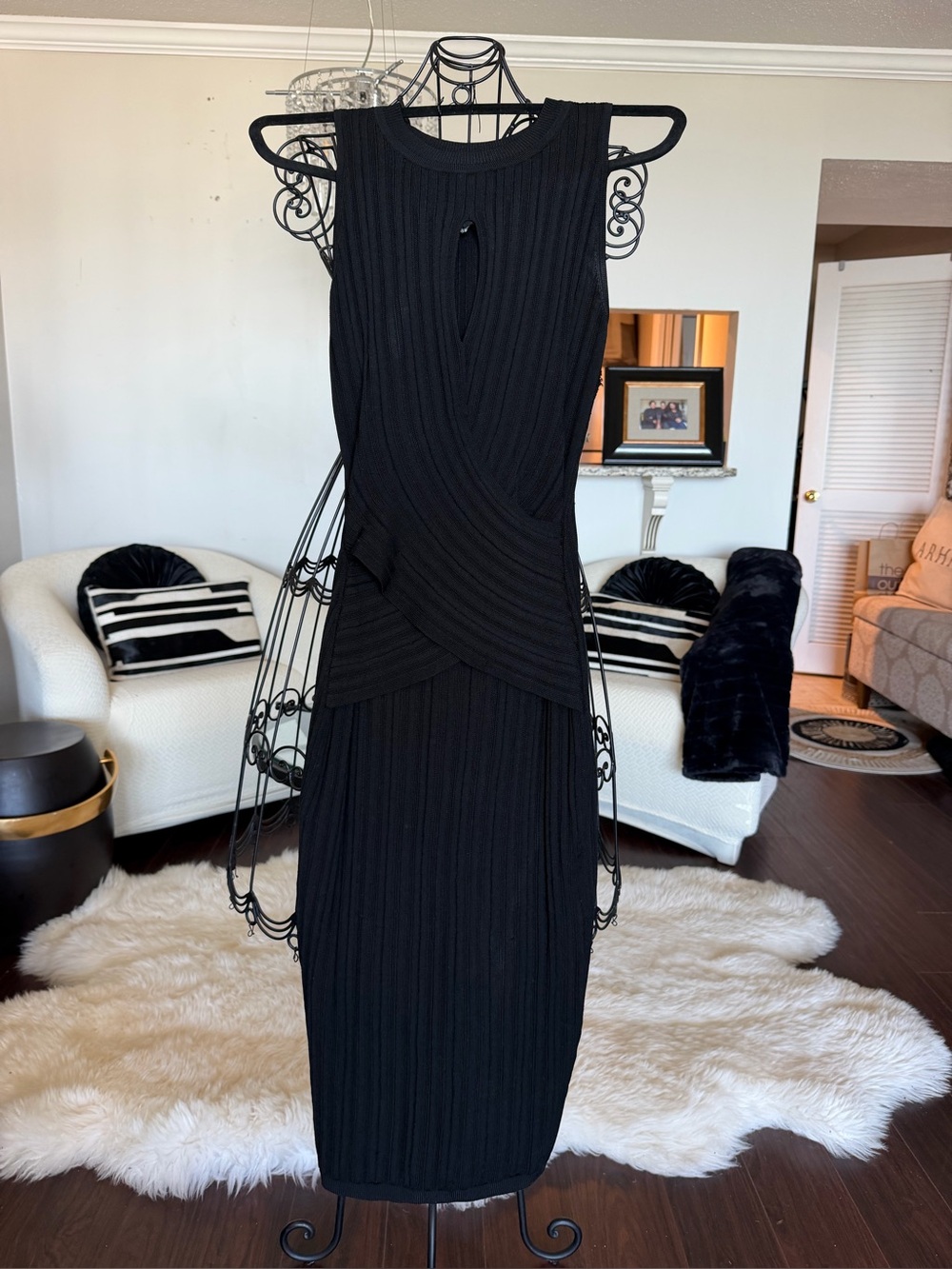 Elegant Black Sleeveless casual Dress with Sleek Ribbed Design
